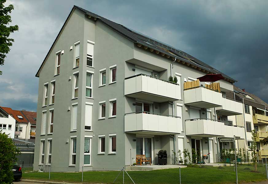 In Gerlenhofen hat das Bauunternehmen bendl ein Mehrfamilienhaus errichtet.